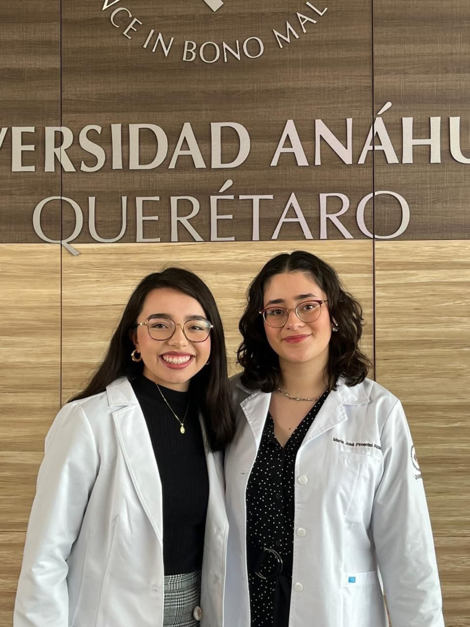 Hilda y Majo — Admitidas · Medicina, Anáhuac Qro